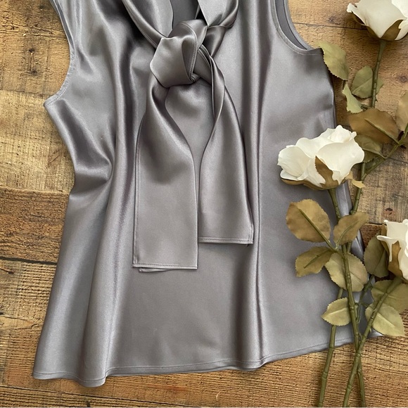 NINE WEST Silver Gray Sleeveless Blouse that Ties in Front - Picture 2 of 9